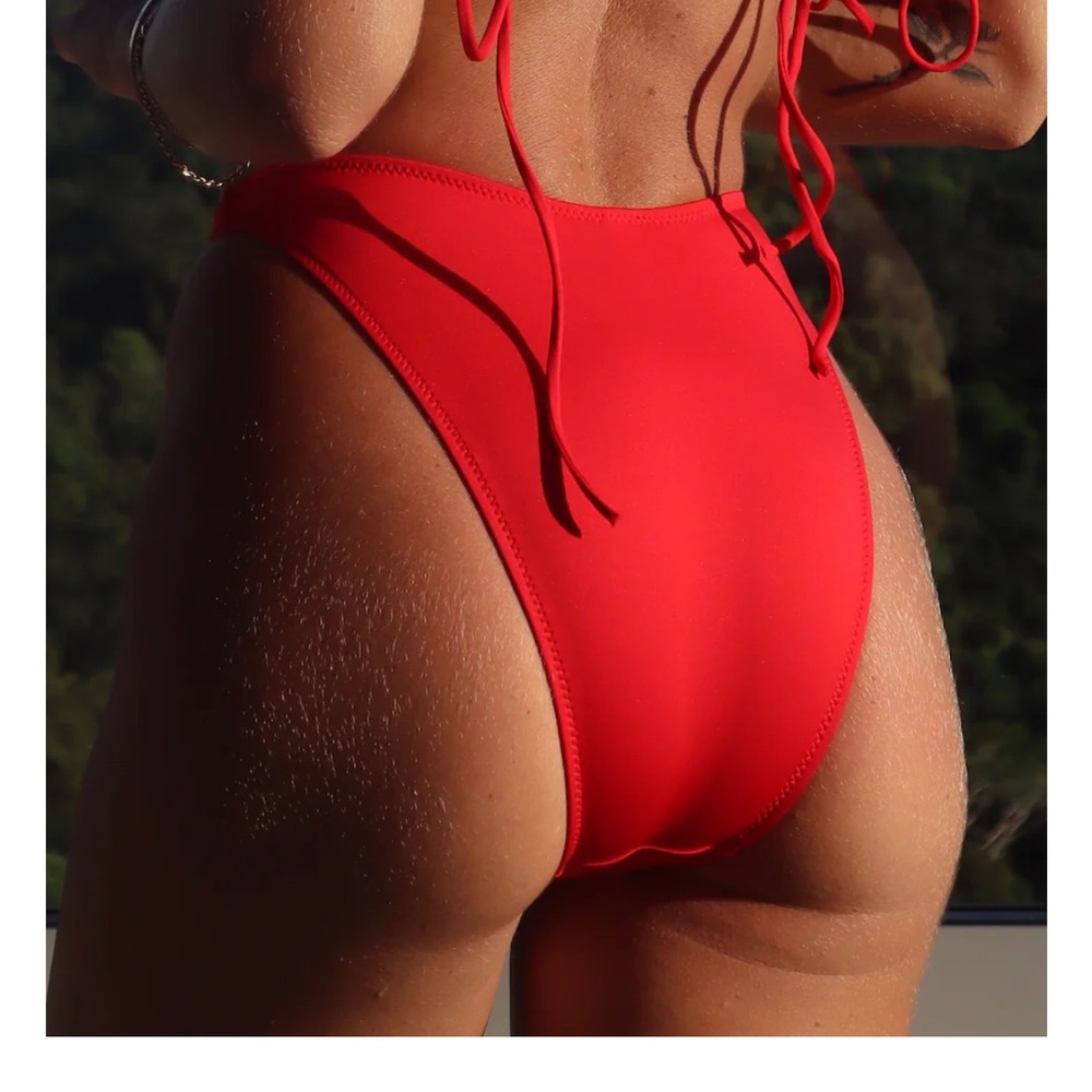 “American beauty” ruffled up underwire top and high cut full bottoms bikini set